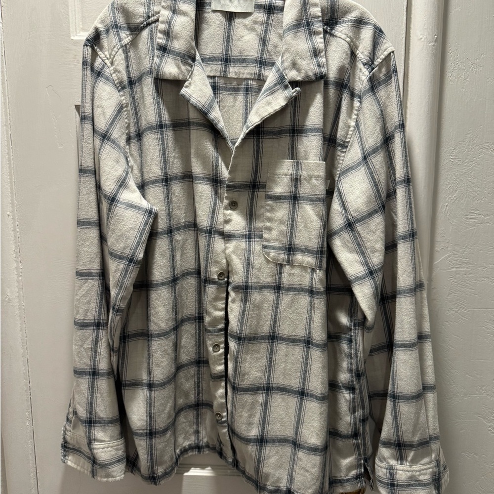 Men’s Urban Outfitter Cream and Navy Flannel XL